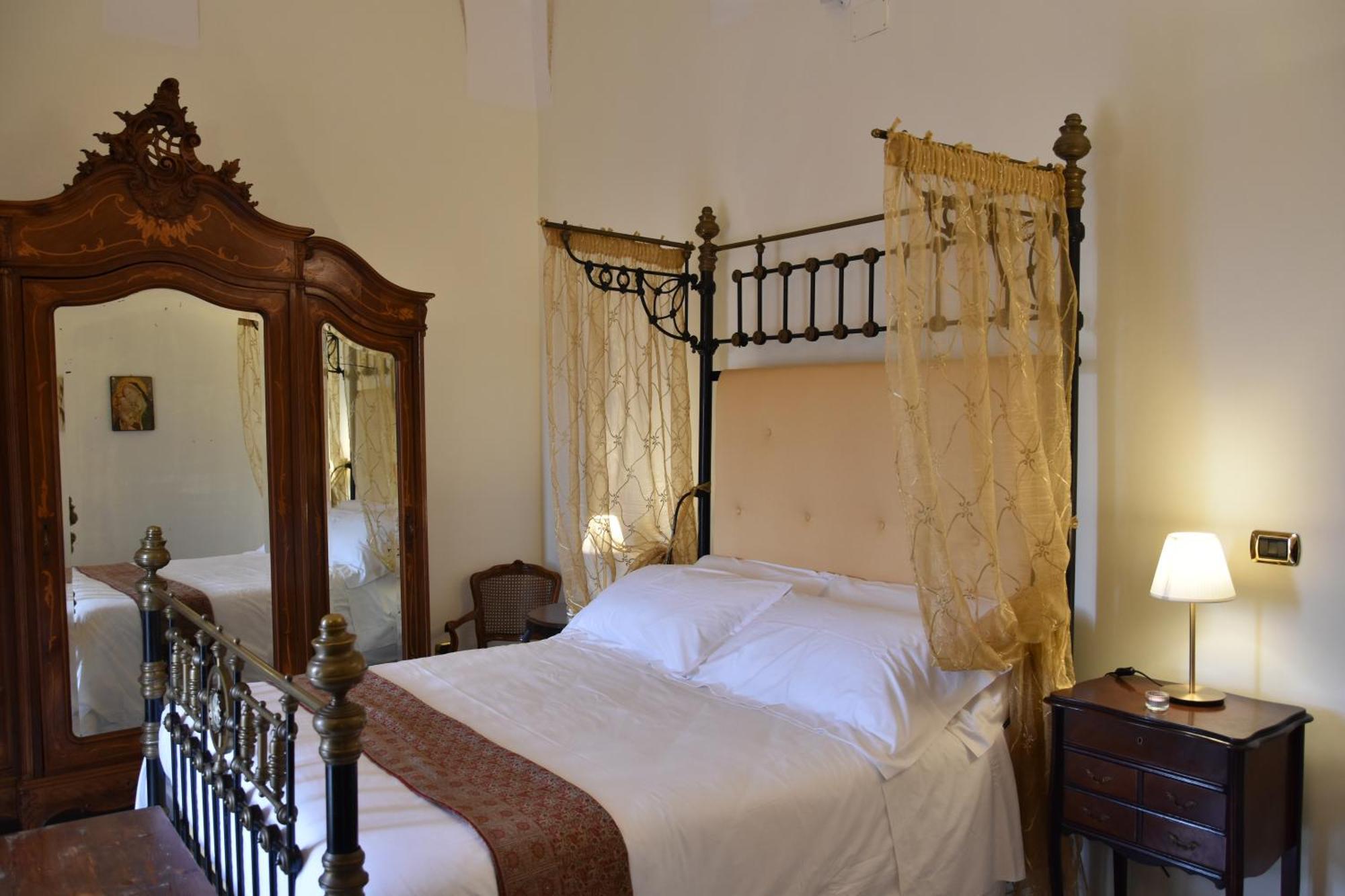 Апартаменты La Regina Historic House Матера Экстерьер фото
